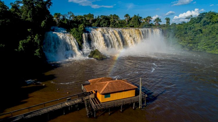 Conheça Mato Grosso: Salto das Nuvens encanta com queda d’água em meio à paisagem de árvores exuberantes