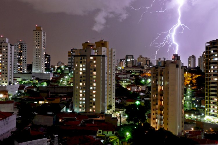 Mato Grosso recebe alerta para temporais e descargas elétricas
