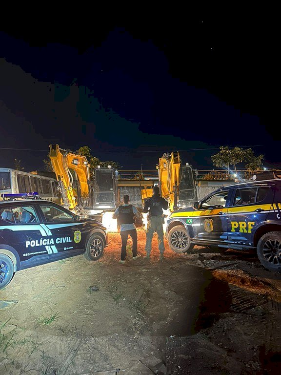 PRF e Polícia Civil recuperam no interior de Mato Grosso escavadeiras furtadas no Rio de Janeiro
